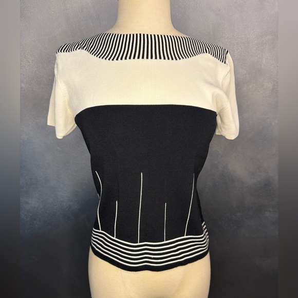 Notations Monochrome Striped Knit Top - Size Medium - Picture 1 of 7